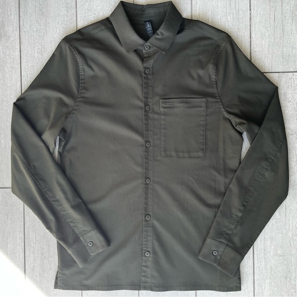 lululemon athletica Other - Lululemon Men's Slim Fit Button Down Shirt M Hidden Zip Pocket Business Casual